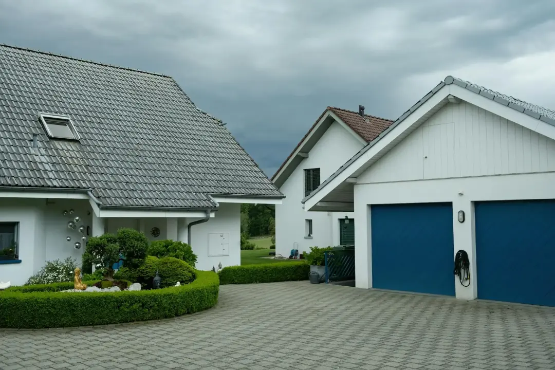 Pros and Cons of Garages